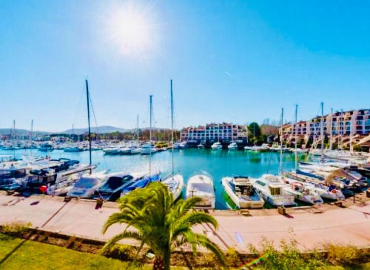 Appartamento Petit Cocon Magnifique Vue Sur Marina Dans Le Golfe De Saint Tropez Cogolin Esterno foto